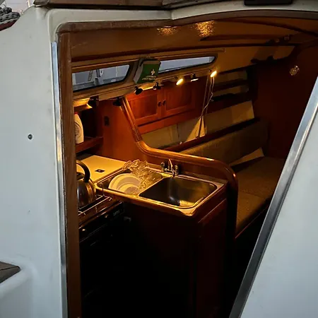 Boat House Botel *